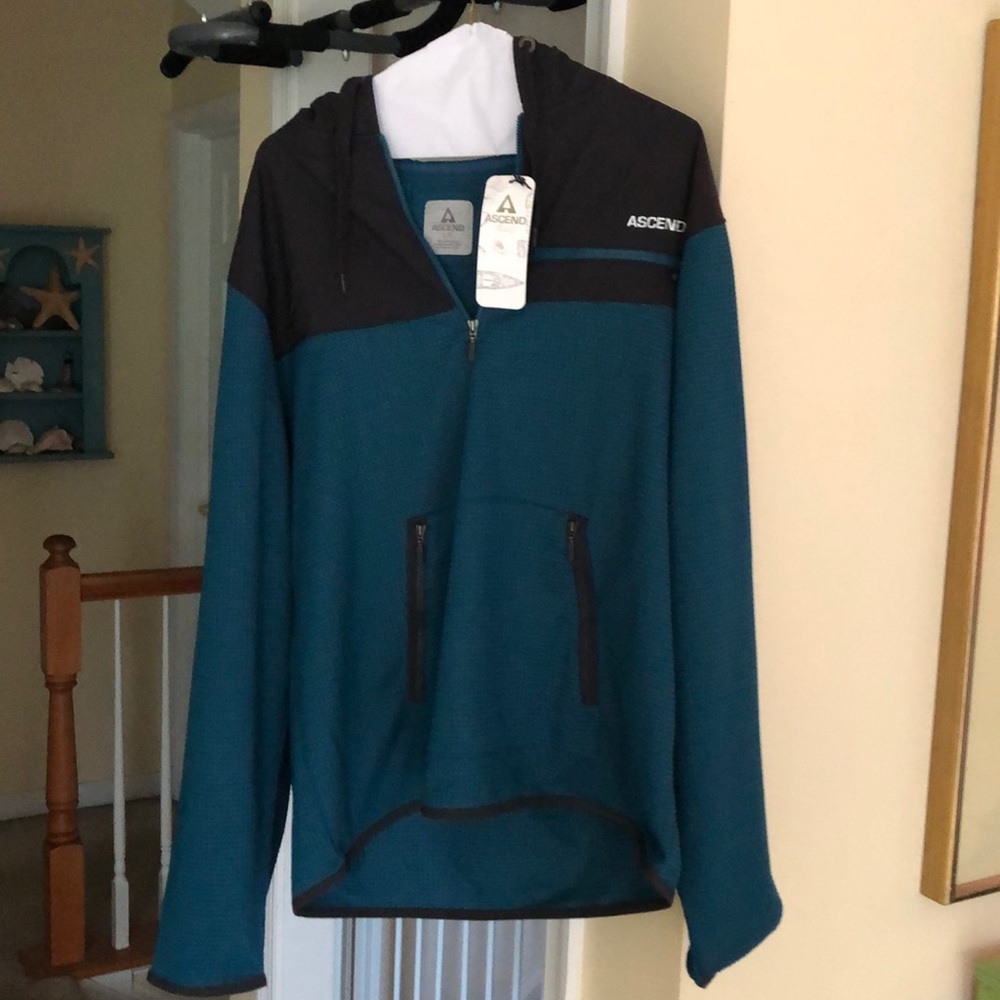Ascend fleece size large, new with tags